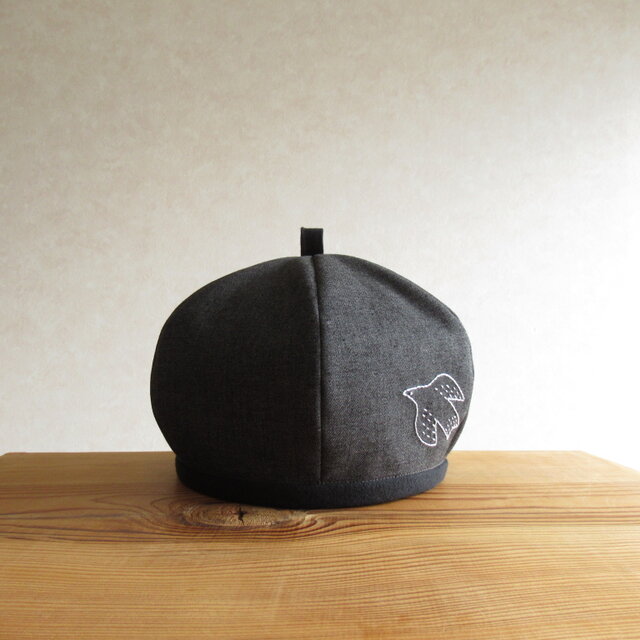 鳥さんの刺繍、ベレー帽 スミクロのコットン | iichi 日々の暮らしを