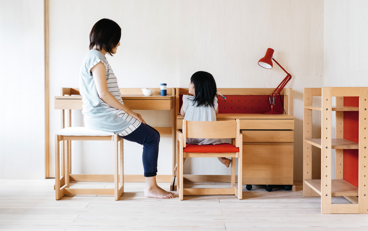 大人になっても使える無垢材の学習机 | MUCMOC - 杉工場