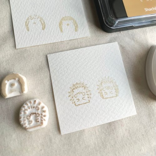 消しゴムはんこ 【ちょこんとハリネズミのはんこ】受注制作 ☆miumiumi