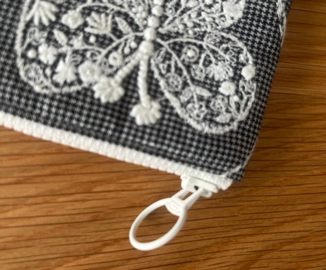 mina perhonen forest wing 蝶 刺繍ポーチ フラットポーチ 縦長 mukava