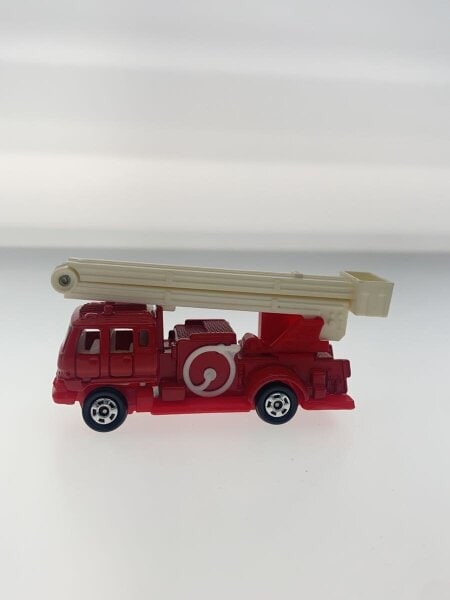トミカ 1:110 いすゞ シュノーケル 消防車 #68 赤箱赤文字 T/T | 中古