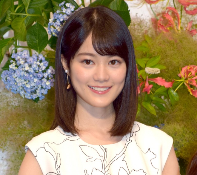 写真集も絶好調の生田絵梨花、 アイドルとミュージカル女優を兼業する