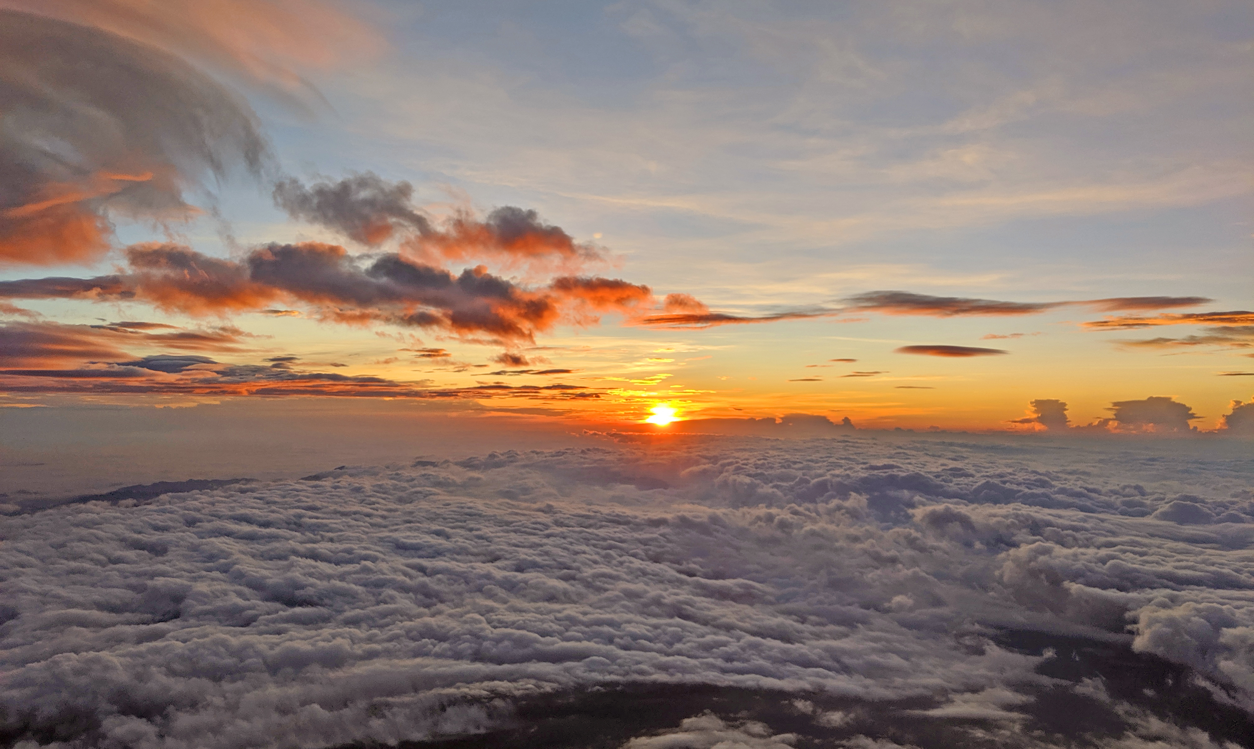 Hiking Fujisan (富士山) | Guide to Yoshida Trail | From Pineapples
