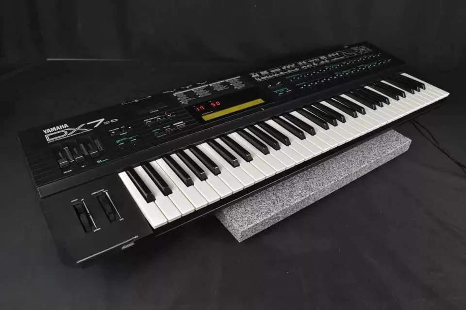 YAMAHA DX7Ⅱ-D シンセサイザー キーボード ヤマハ 0712 YAMAHA DX7Ⅱ
