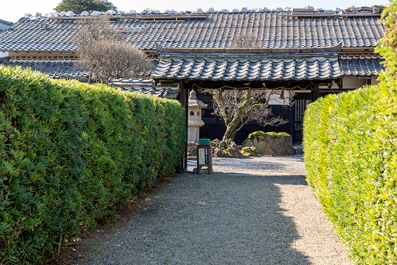 美甘邸庭園 富士山の溶岩を使った枯山水 -庭園ガイド