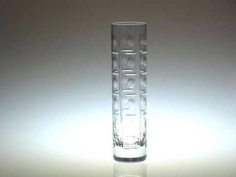 バカラの花瓶にはどんな種類がある？価格帯、人気、賢く買う方法とは。