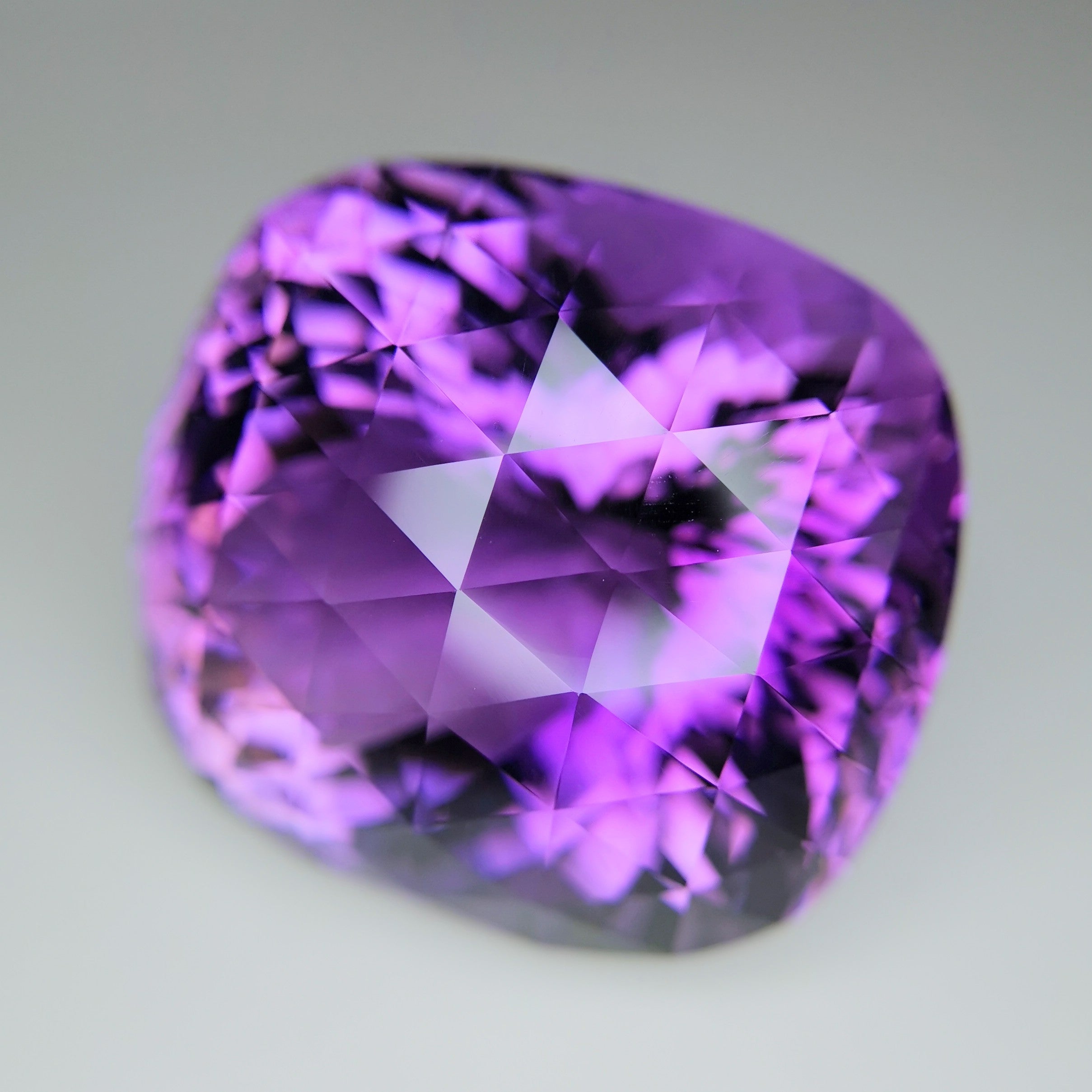 お客さま専用】アメジスト 109.796ct / 超大粒にしてガッツリなレイ