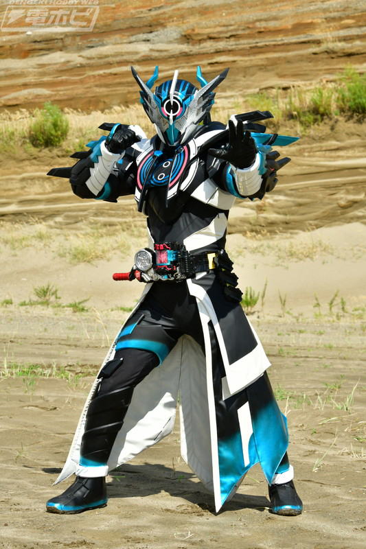 仮面ライダービルド』クローズの新たな姿・クローズエボルのビジュアル