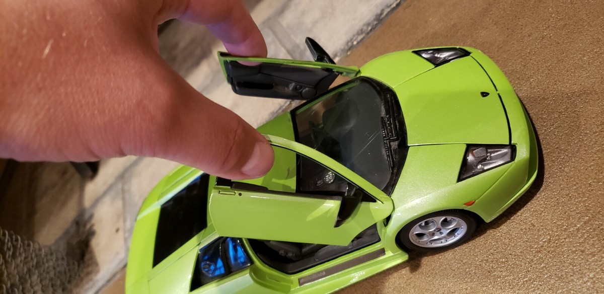 Maisto Lamborghini Murcielago 1/18 Scale Die-Cast Collectible Car