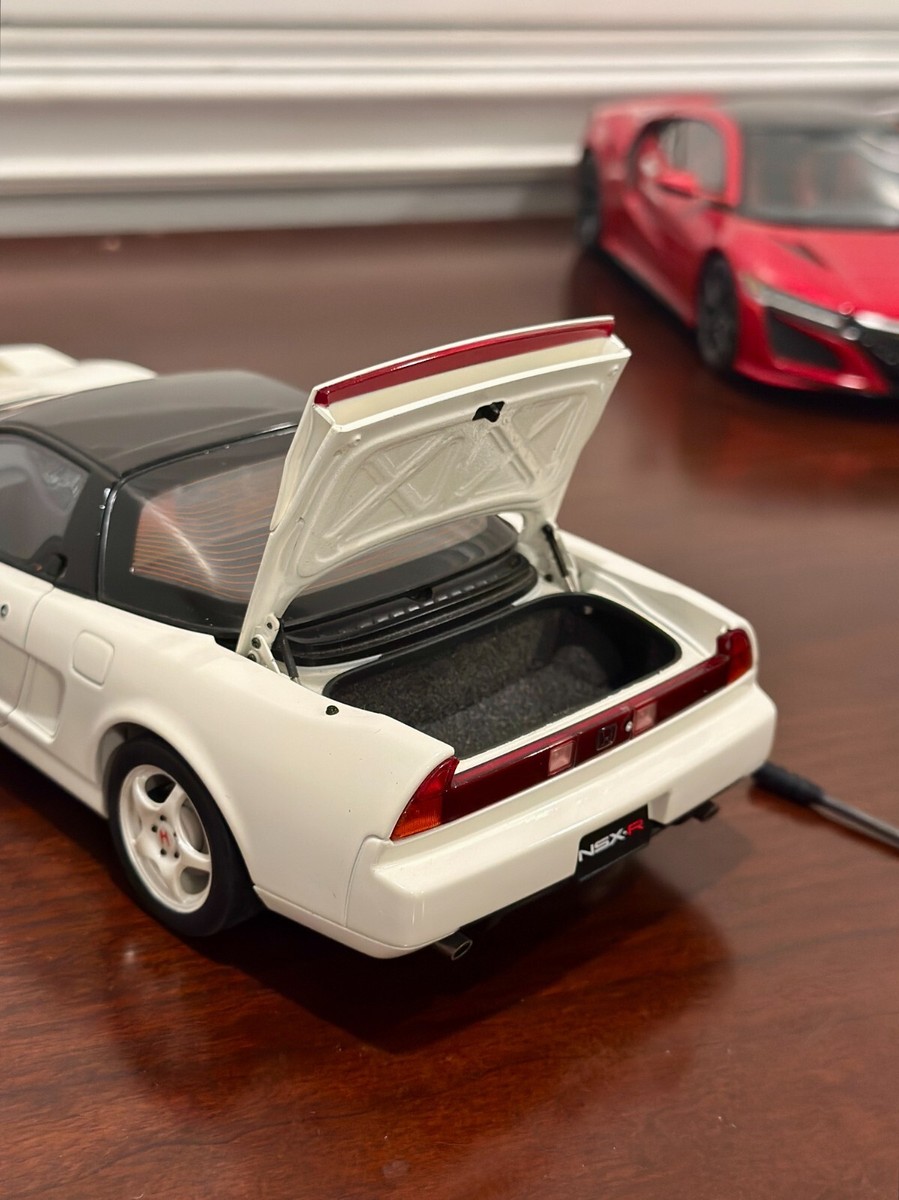 AUTOartHonda NSX Type R 'NA1 Champion White' 1/18 Scale Diecast