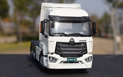 1/24 Scale SINOTRUK HOWO-NX Tractor White Diecast Model Collection