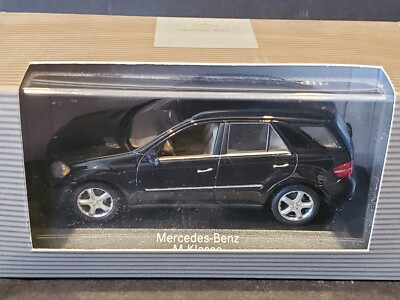 Minichamps 2005 Mercedes-Benz M Class ML350 1:43 Diecast Hatchback
