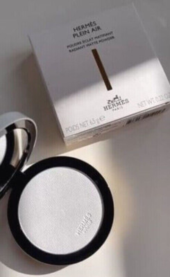 HERMES PLEIN AIR RADIANT MATTE PRESSED POWDER Nuage bare 01 prisme