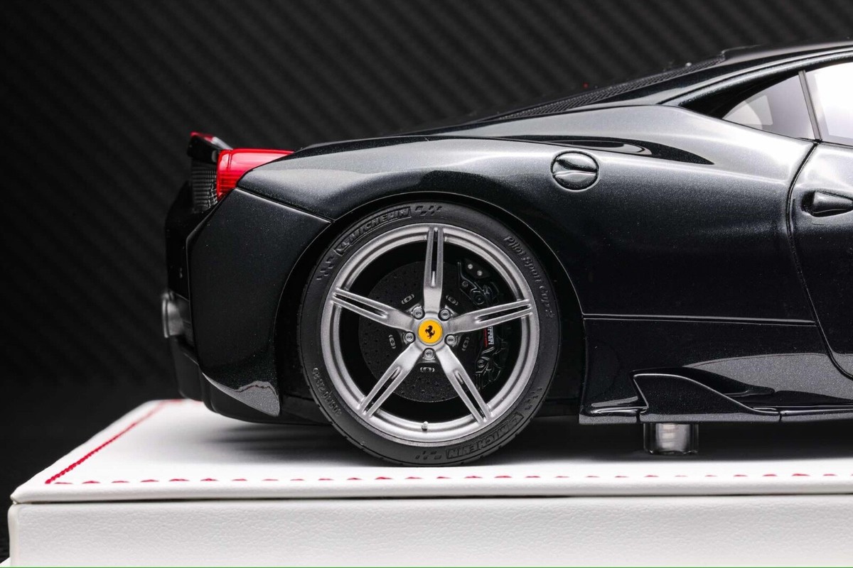 Ferrari 458 Speciale (Black/ White Stripe) [Davis & Giovanni] 1/18