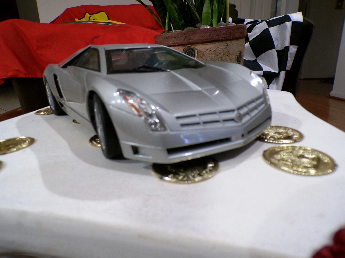 Cadillac CIEN 1/18 Diecast model cars automobiles 1:18 Toy Vehicle