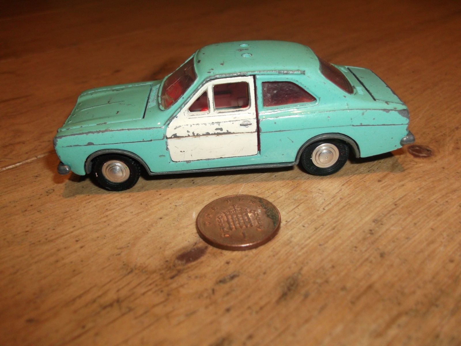 Dinky 270, Ford Panda Police Car - Free Price Guide & Review