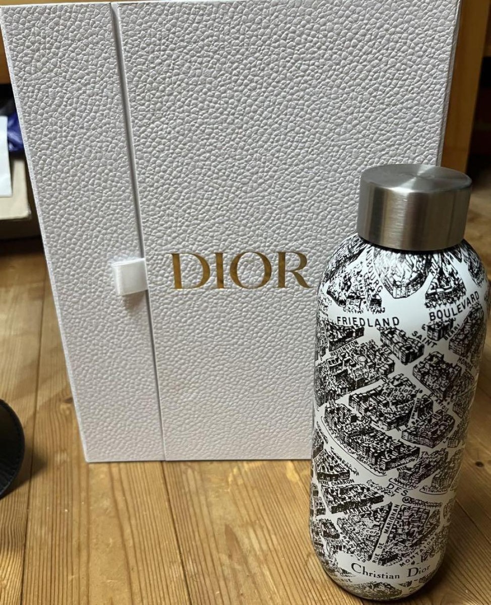 Dior Spring/Summer 2023 Collection Water Bottle Plan de Paris 17