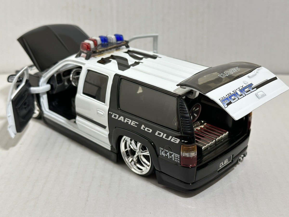 JADA DUB HEAT 2000 CHEVY SUBURBAN POLICE CAR 1:24 DIECAST MODEL