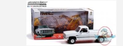 1:18 Scale 1982 GMC K-2500 Sierra Grande Wideside White Greenlight