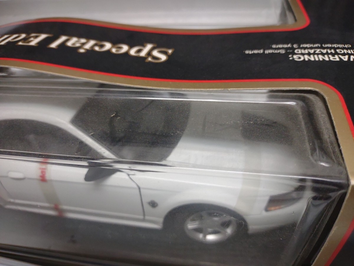 Maisto 1999 Ford Mustang GT Coupe 1:18 Scale Diecast Model Car