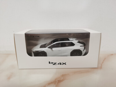 1/30 Toyota bZ4X 2022 Metal Diecast Model Car Collection Ornaments
