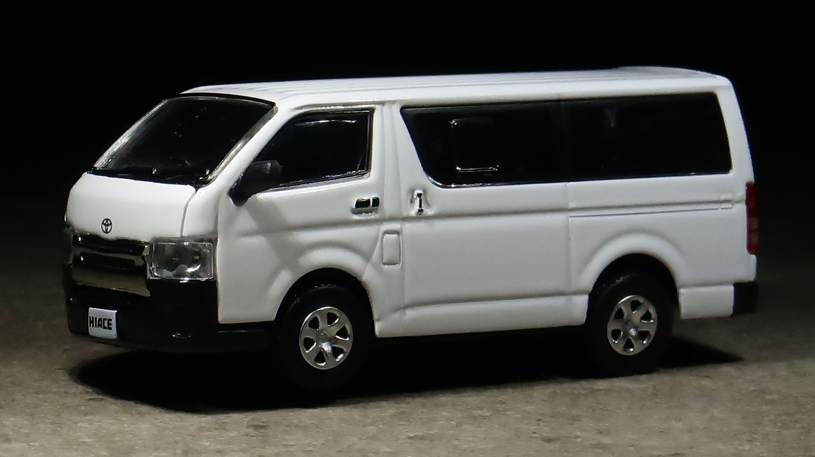 モデルインプレッション】 BM Creations 1/64 Toyota Hiace White