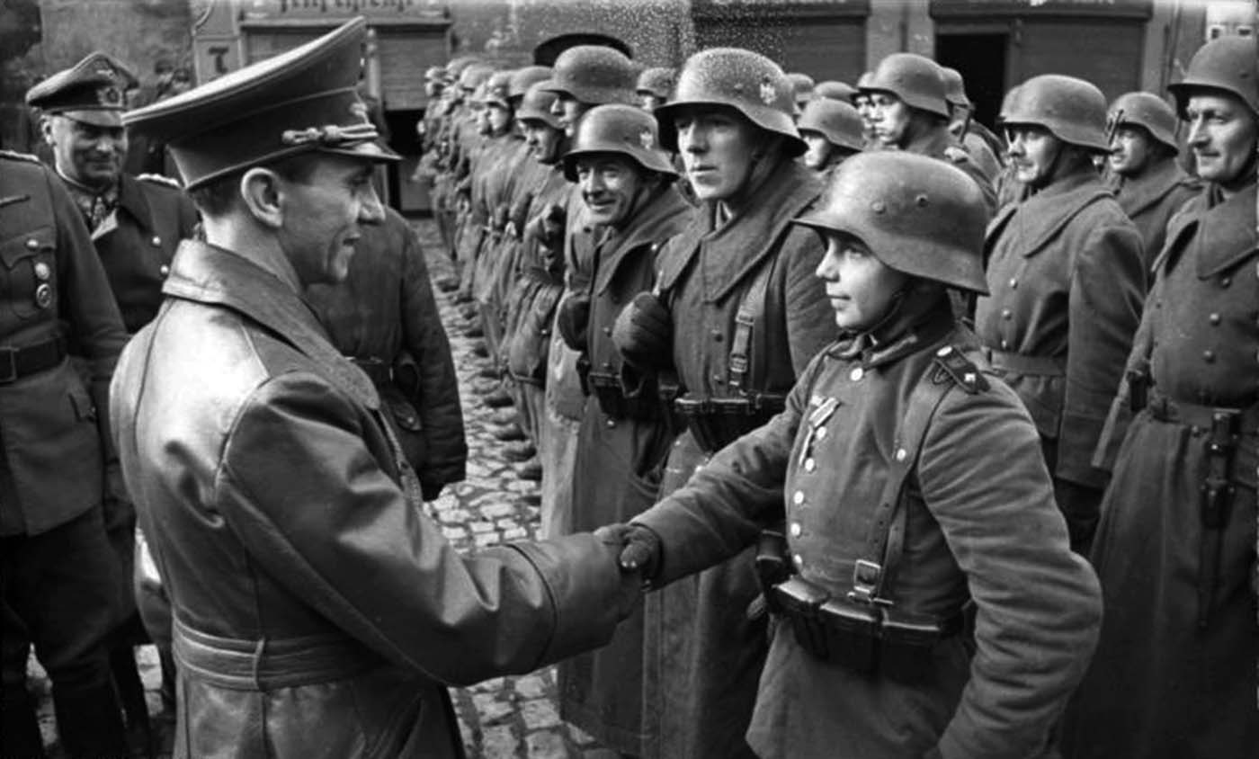ヴィルヘルム「ヴィリ」ヒュブナー - 1945年、鉄十字章の最年少受章者