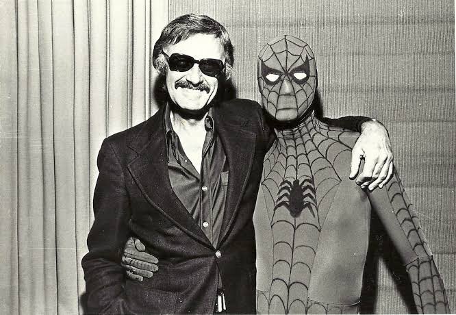 スタン・リーとスパイダーマン。(1962) : r/Spiderman