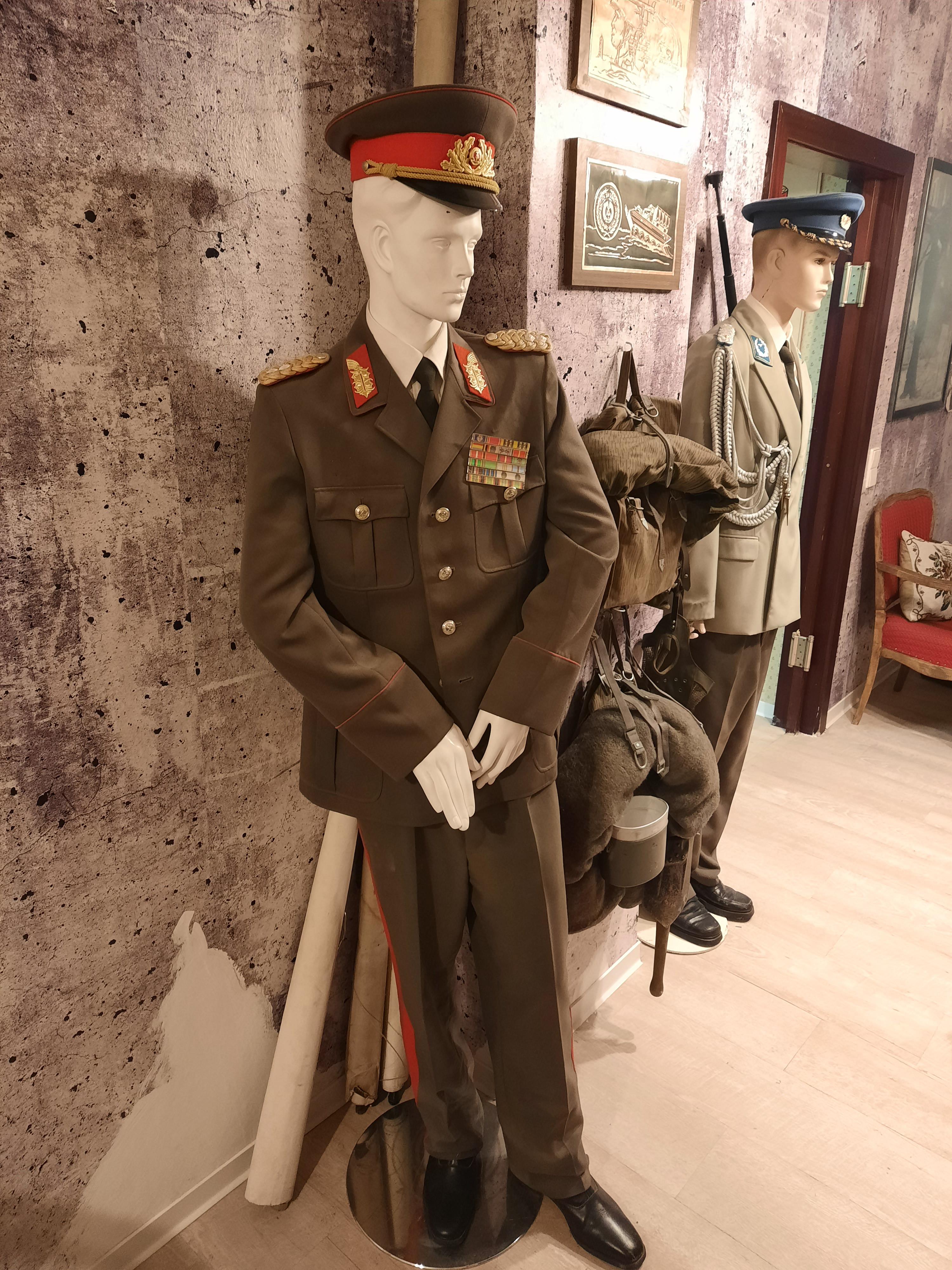 ソ連時代の東ドイツ軍の軍服 : r/uniformporn