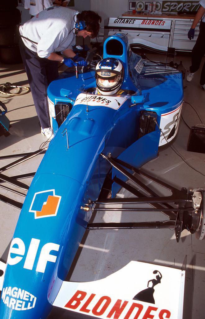 ミハエル・シューマッハ、1994年12月、エストリルでリジェJS39Bに乗っ