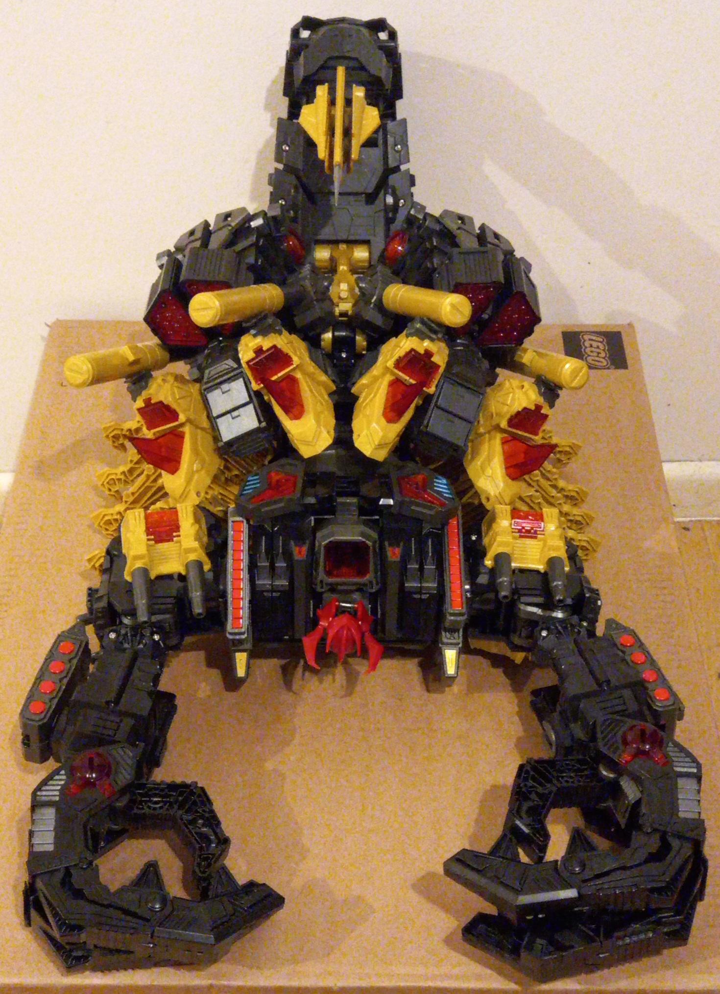 Maketoys Devil Stinger scorpion mode (Black Zarak) : r/transformers