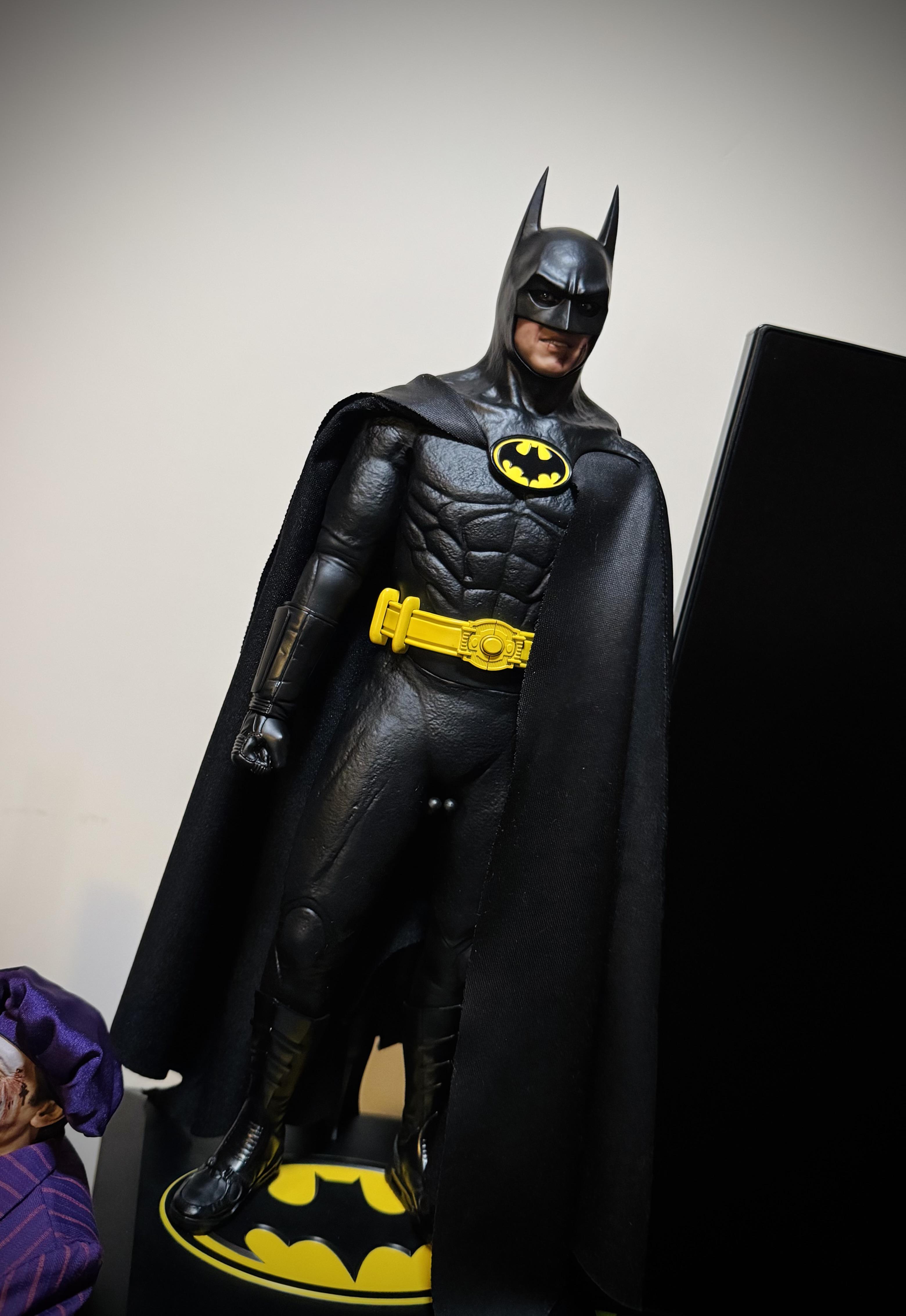 カスタムバットマンマントのお手頃な代替品 : r/hottoys