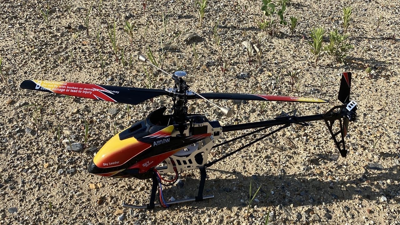 🚁ラジコンヘリ WLtoys V913風の中で飛行 - YouTube