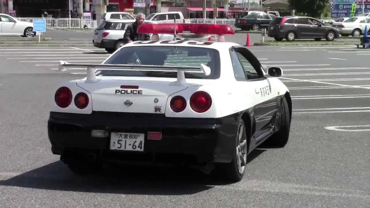 埼玉県警高速道路交通警察隊 R34 GT-R - YouTube