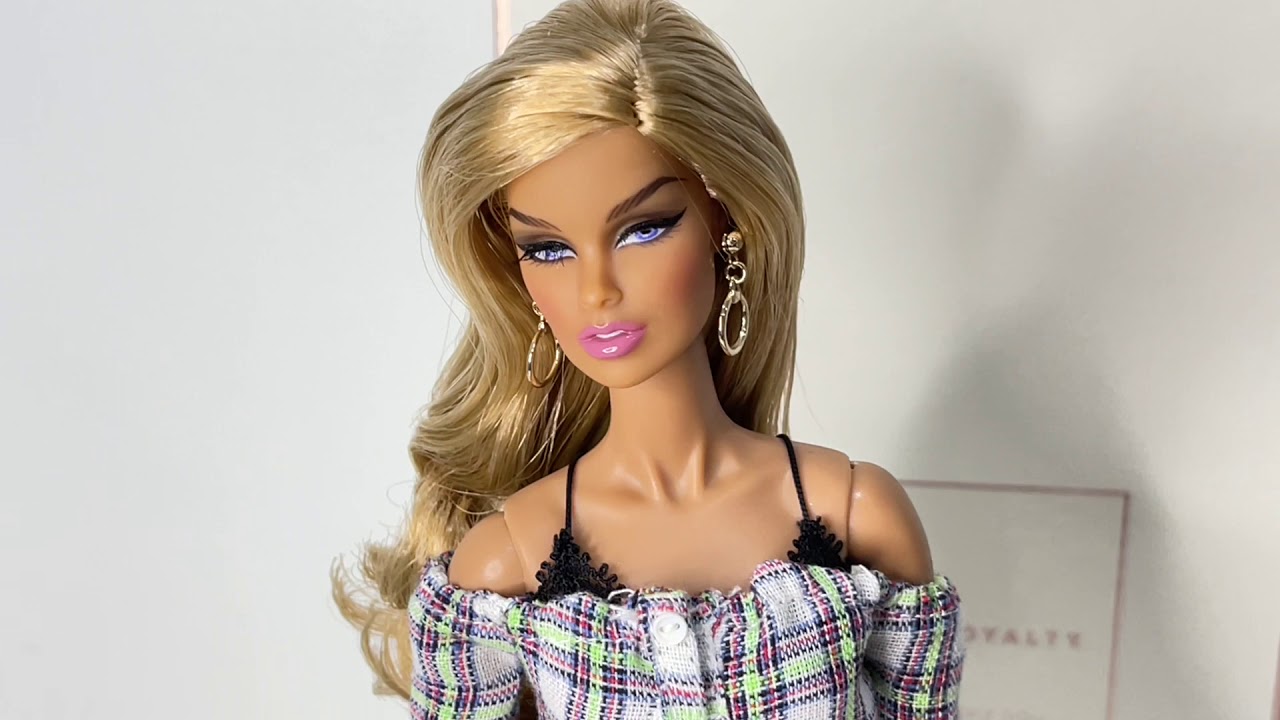 Fashion Royalty French Kiss Vanessa Perrin doll review - YouTube