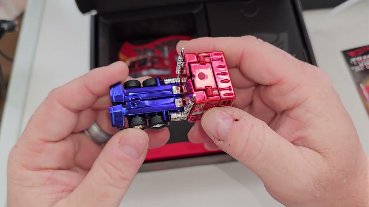 Hot Wheels COLLECTORS Transformers Optimus Prime RLC Exclusive