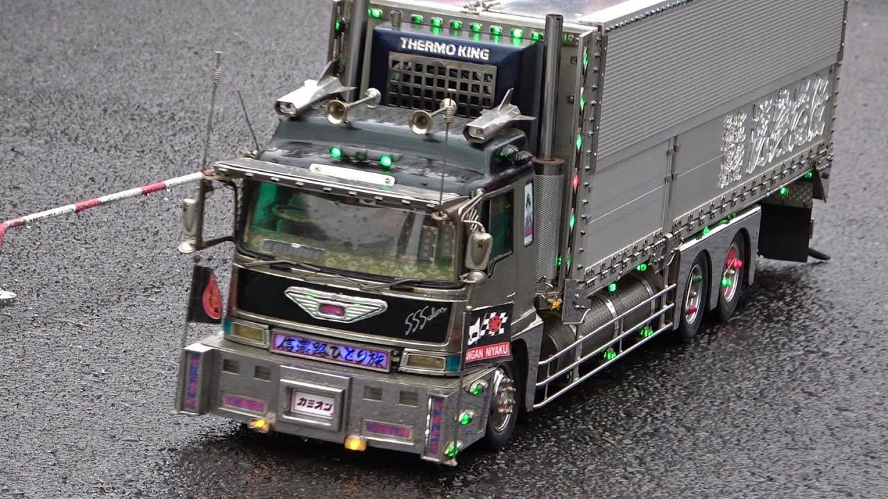 8番】アカツキ2025 デコトラRC 湾岸荷役ブース - YouTube
