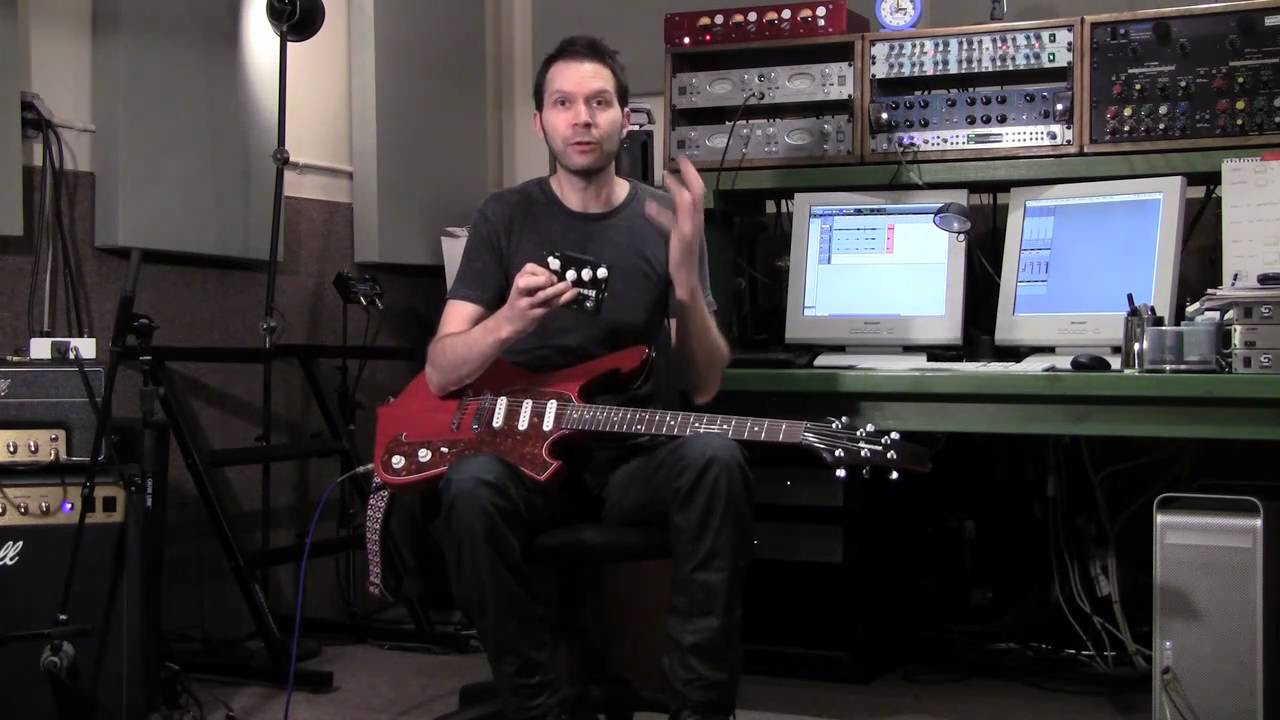 Paul Gilbert demonstrates his Majik Box Fuzz Universe pedal. - YouTube