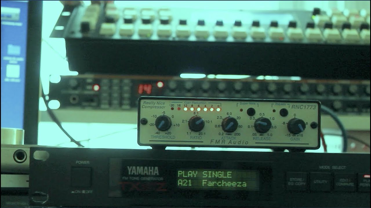 FMR Audio RNC 1773 | Sidechain Demo - YouTube