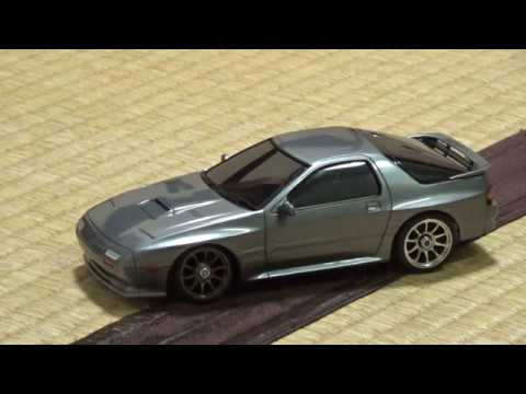 MINI-Z】頭文字DのRX7とは色違い。ホイールベースMのFC3Sを走らせて