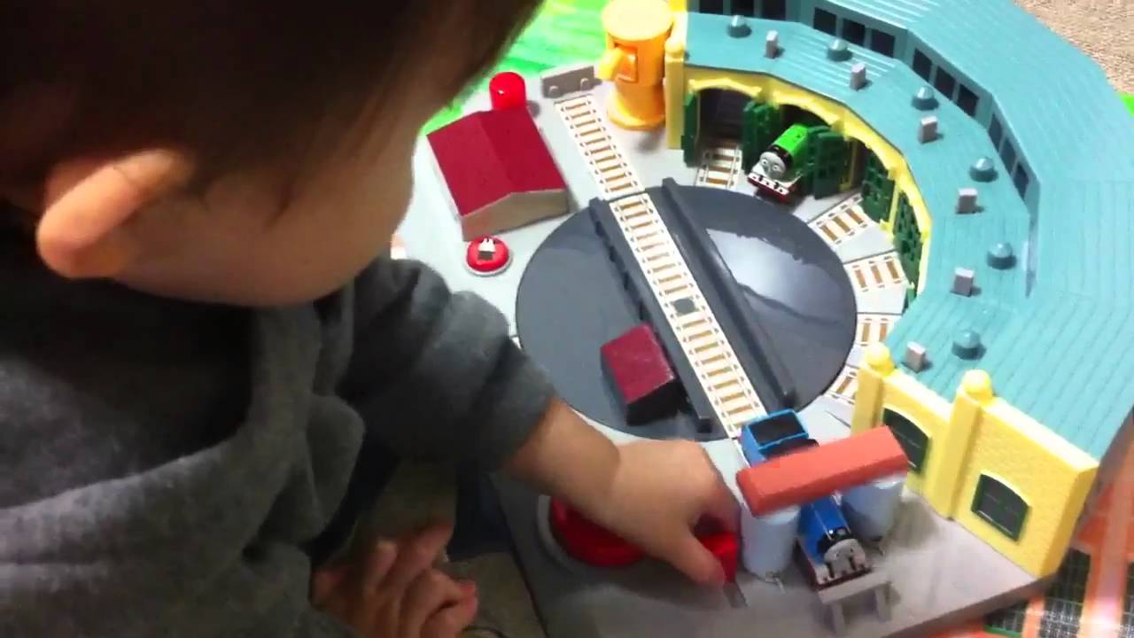 Thomas & Friends きかんしゃトーマス DXおしゃべり操車場 - YouTube