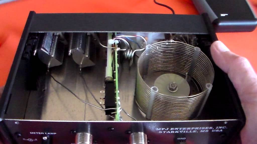 A Quick Look Inside an MFJ945E Antenna Tuner. - YouTube