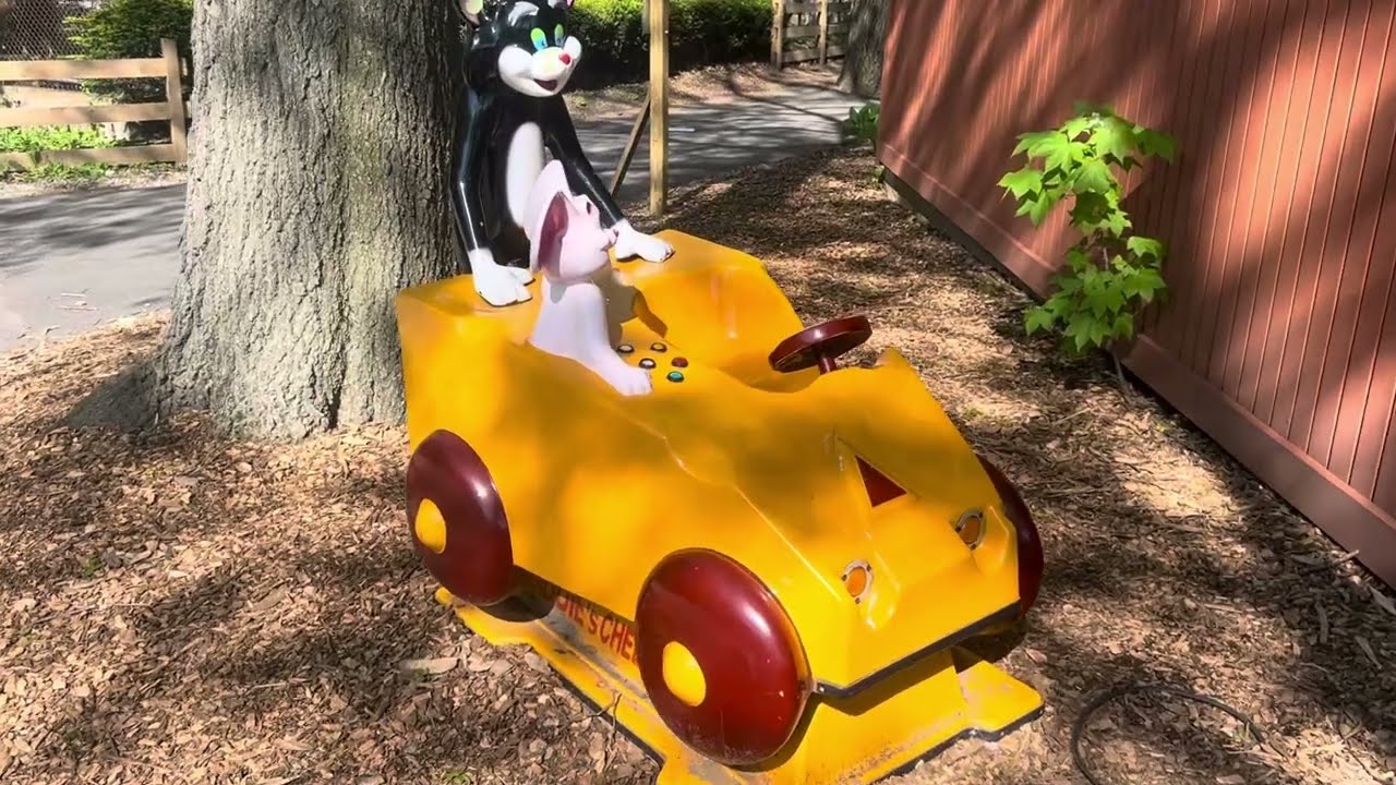 Kiddie's manufacturing 1995 Tom and Jerry Cheese Car kiddie ride