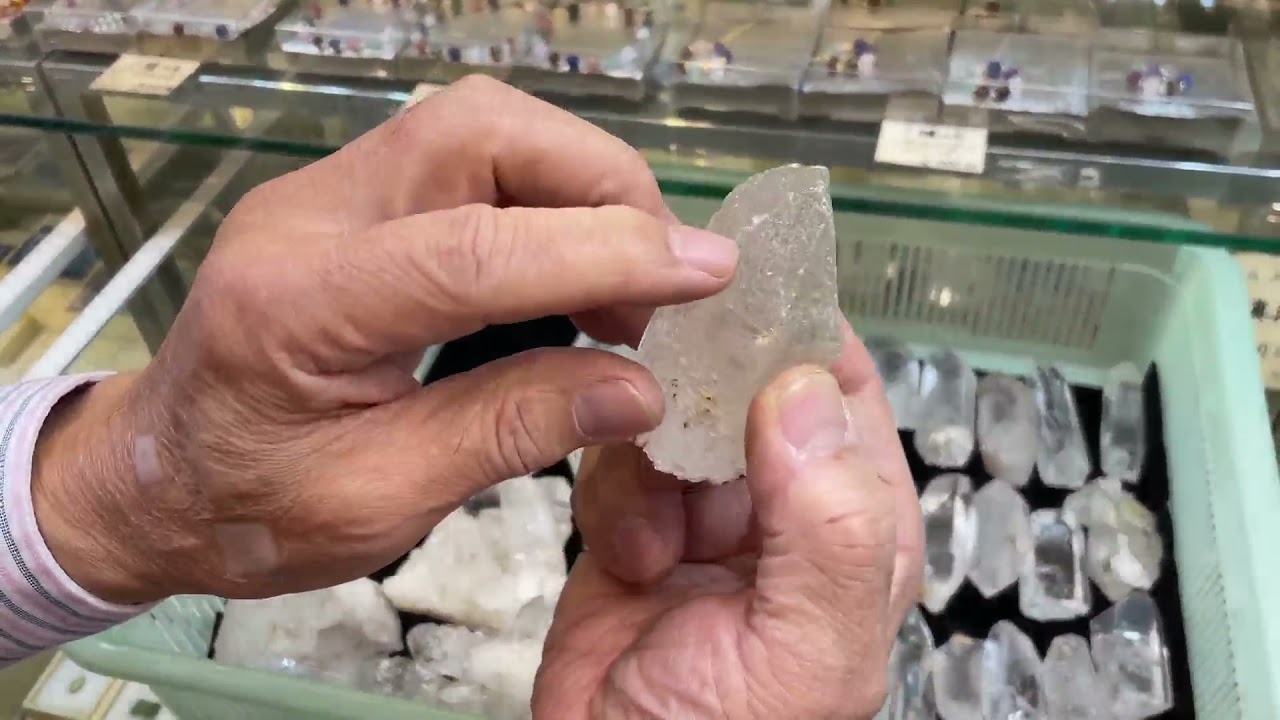 トライゴーニッククリスタル、ヒマラヤクリスタル - YouTube