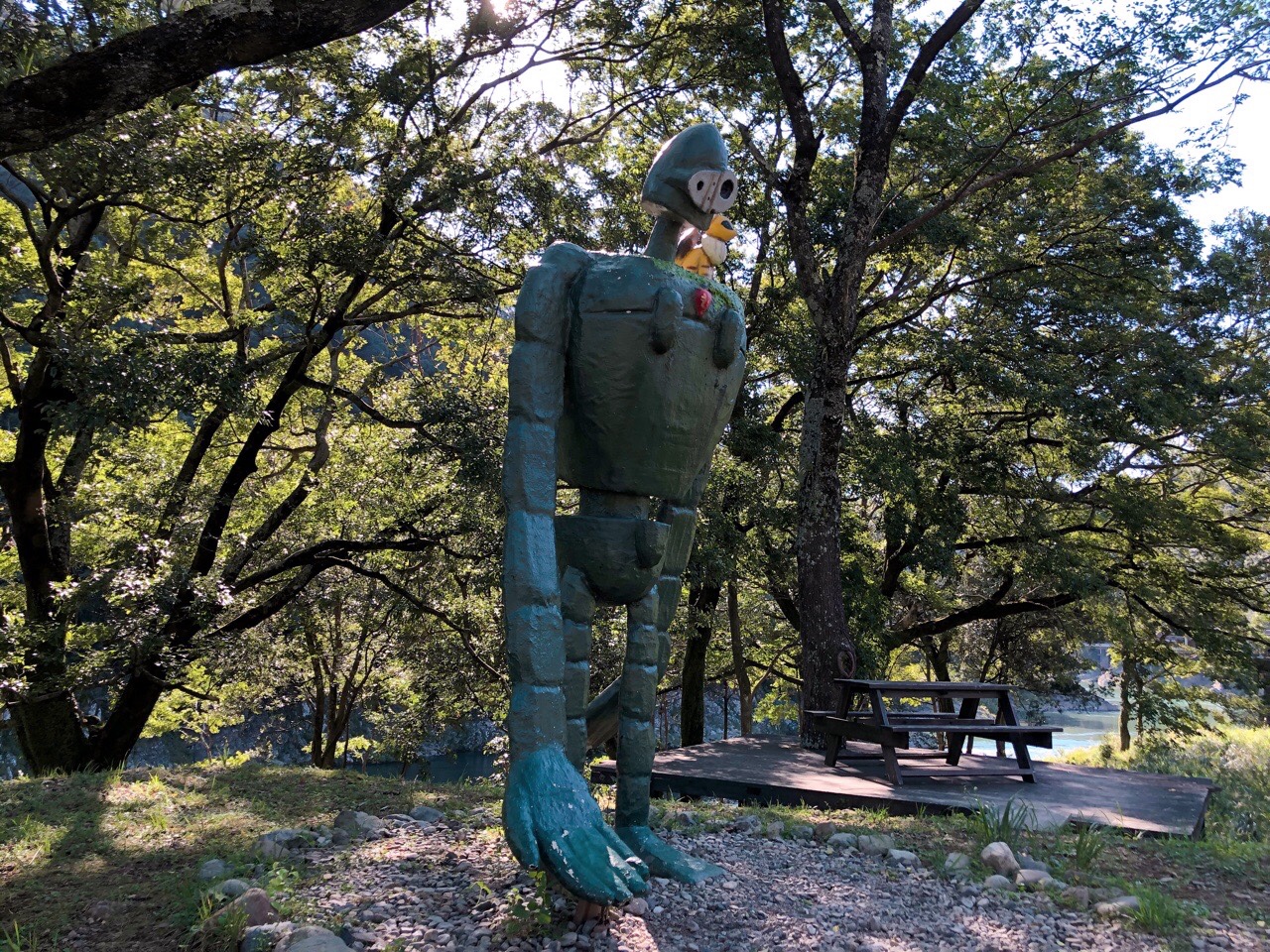 ジブリの世界が宮崎に！？森にたたずむ天空の城ラピュタのロボット兵