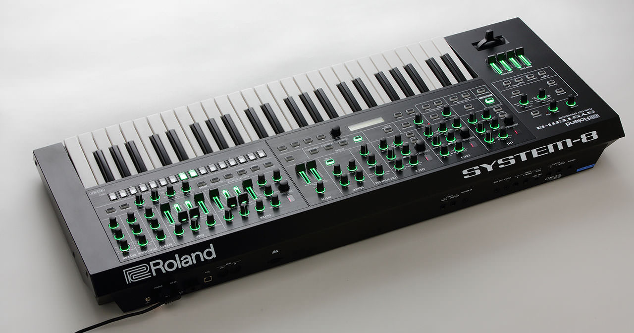 ローランド、新型シンセサイザー「SYSTEM-8」を発表！ スイッチ1つで