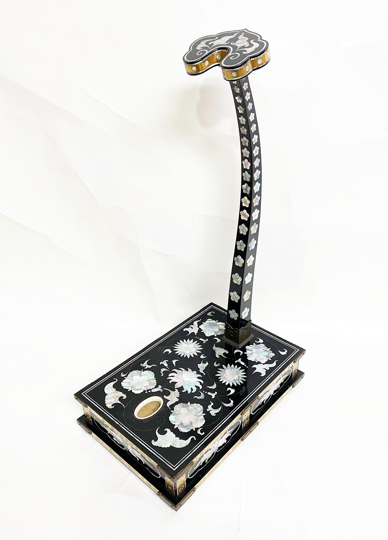 黒漆塗螺鈿散太刀掛Black Lacquer Raden Tachi Stand | 日本刀買取