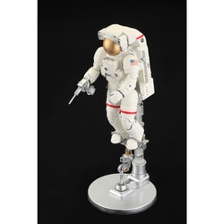 ヨドバシ.com - バンダイ BANDAI 1/10 ISS 船外活動用宇宙服 [ホビー