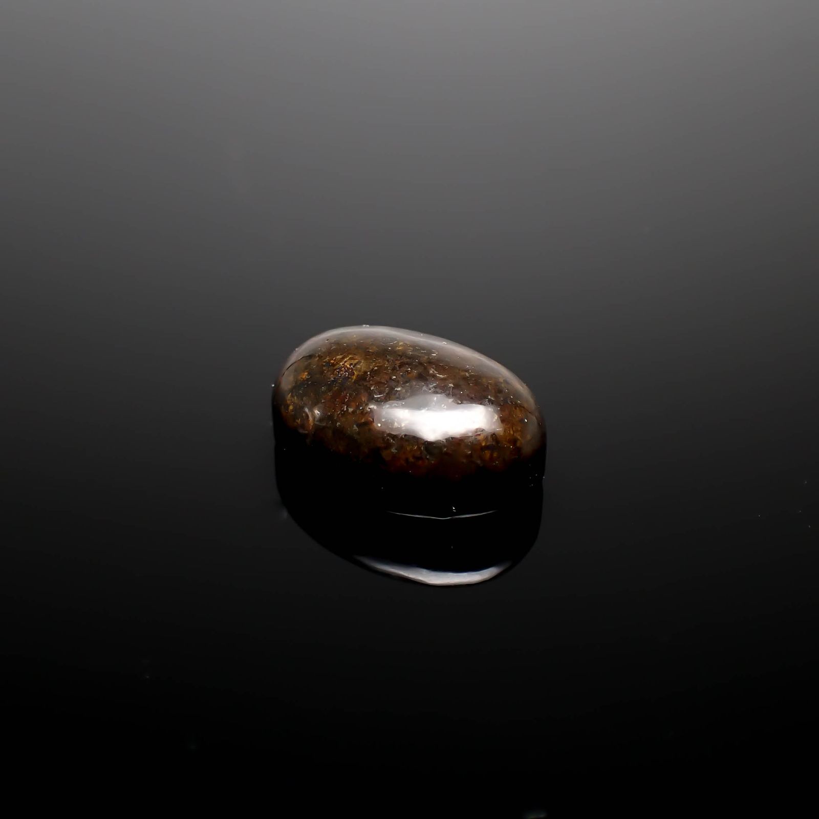 コンドライト隕石 発見地：アフリカ・サハラ砂漠 18.96ct / 18.2x13