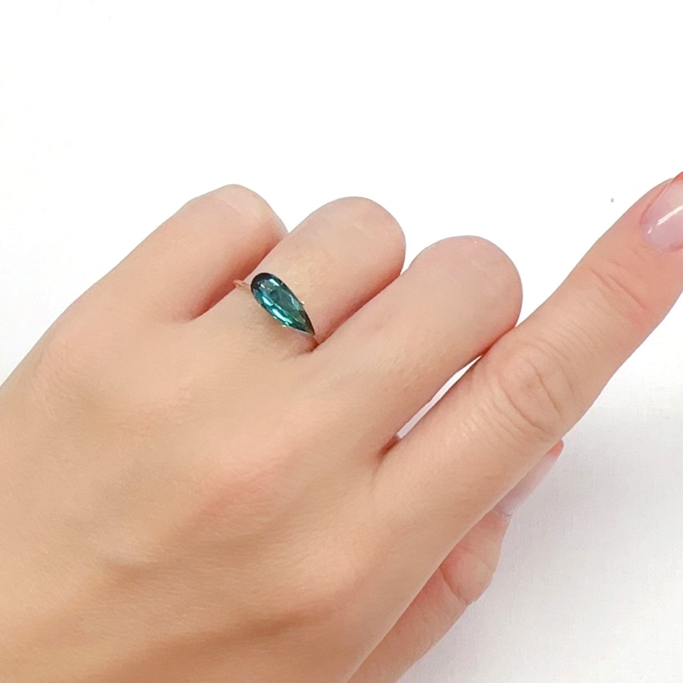 ブルーグリーントルマリン ブラジル産 1.25ct / 12.4x4.9mm前後